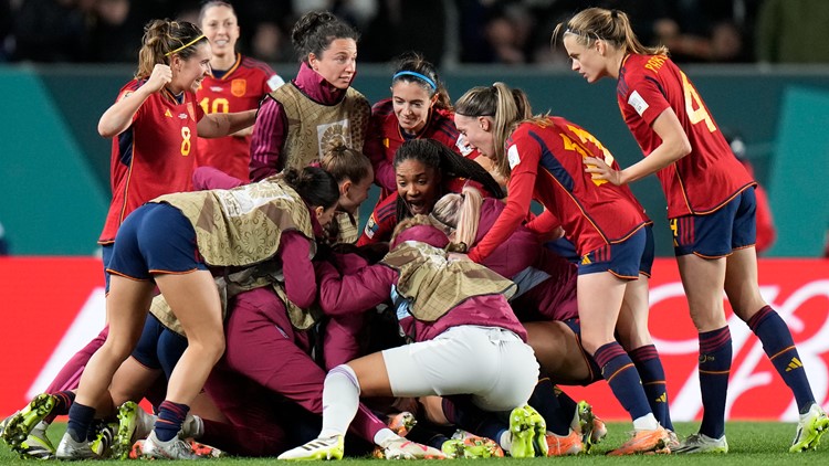 Spain beats Sweden 2 1 with last minute goal and advances to its first Womens World Cup final