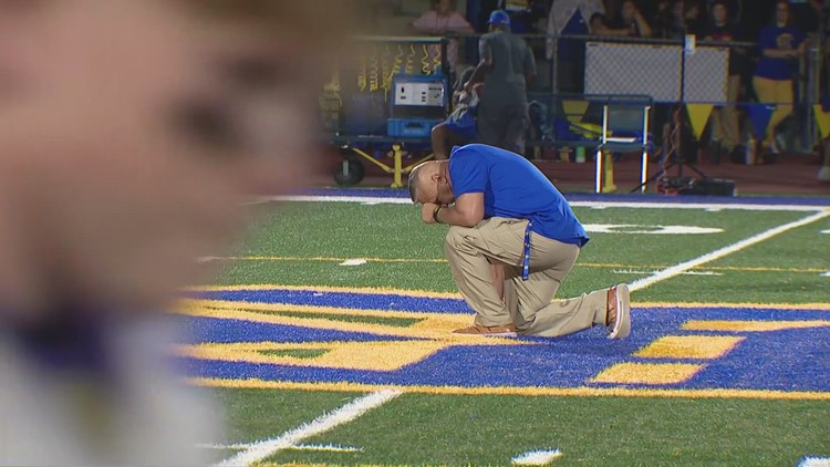 Praying football coach makes return to sideline after Supreme Court ruling