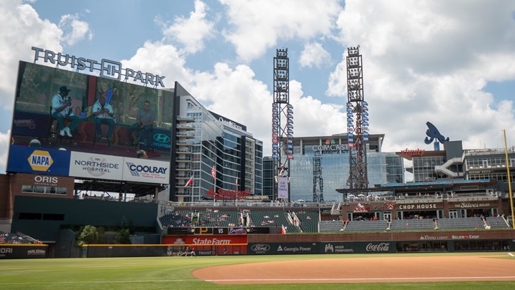 Braves fan makes epic one handed catch with toddler in arms