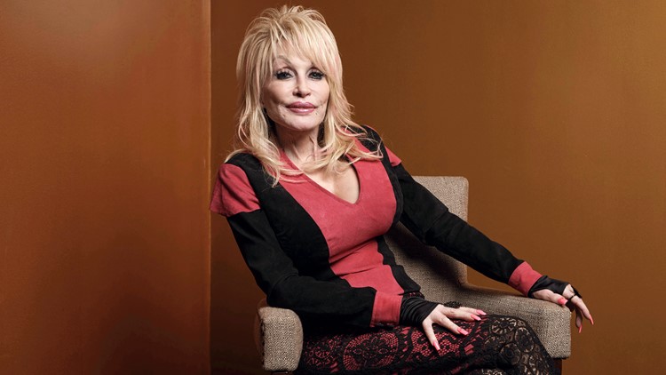 Dolly Parton will perform at halftime of the Cowboys Thanksgiving Day game