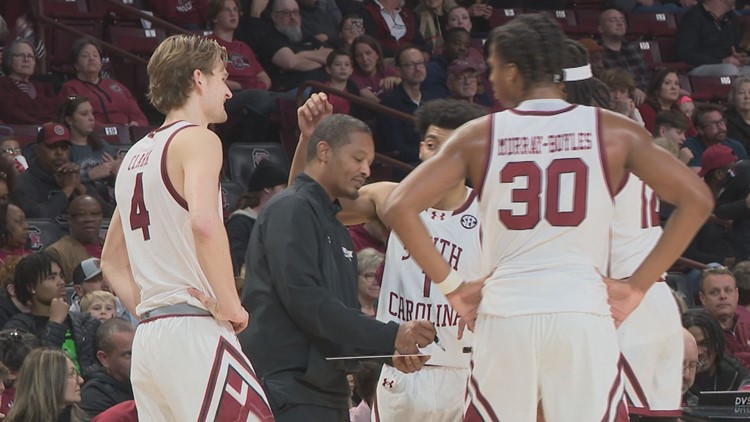 South Carolina moves to 12 1 remains undefeated at home with 94 62 victory over Florida AM