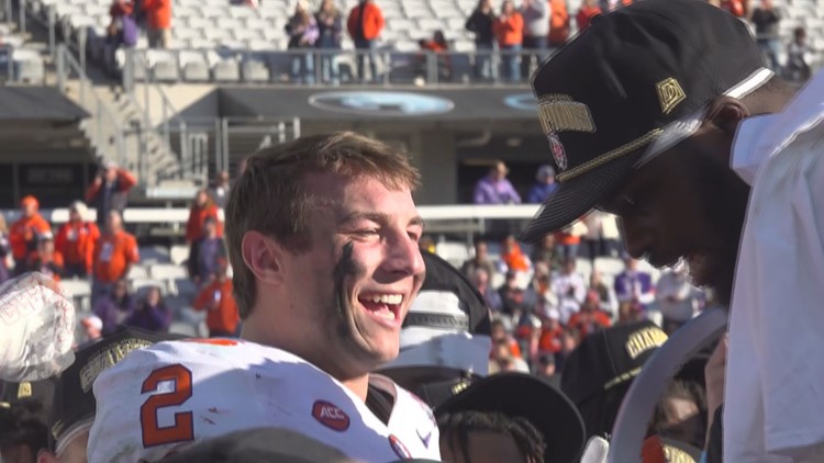 Heres how Clemson survived to beat Kentucky in a wild finish at the Gator Bowl