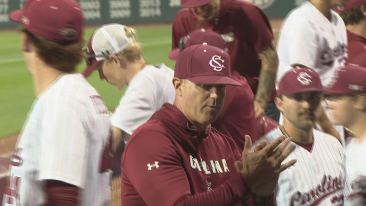 South Carolina stuns 4 Kentucky with some late inning fireworks at Founders Park