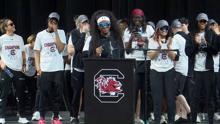 Thousands of USC fans fill Colonial Life Arena to celebrate national title with the Gamecocks