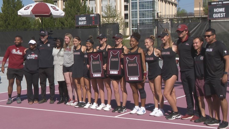 South Carolina womens team records a sweep on Senior Day