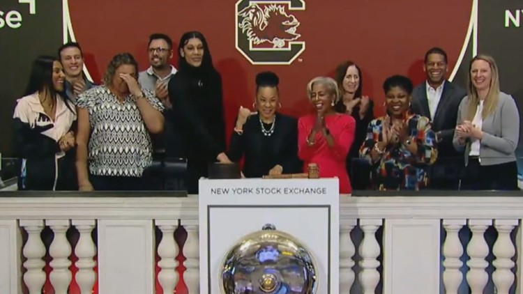 Dawn Staley Kamilla Cardoso ring the bell at the stock exchange