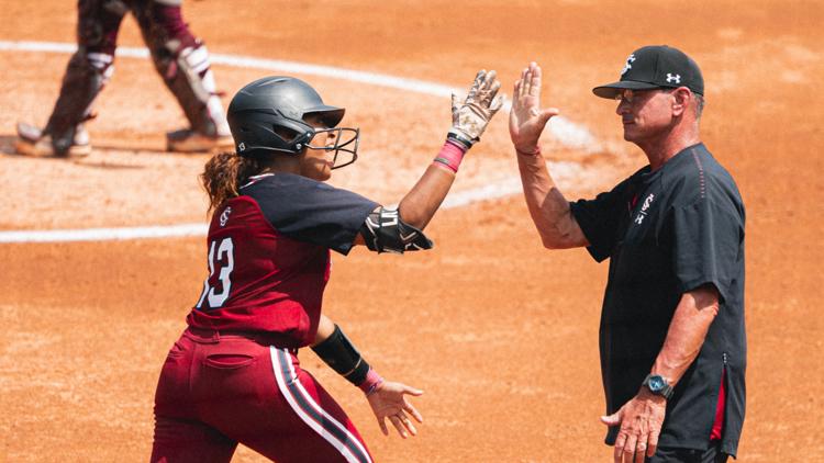 South Carolina softball falls to Texas AM 3 2