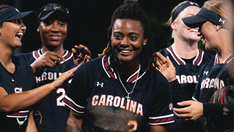 South Carolina softball defeats Mississippi State 8 4