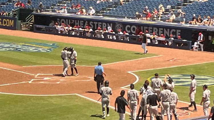 Cole Messina drives in 5 including go ahead home run in 9th and South Carolina tops Arkansas 6 5