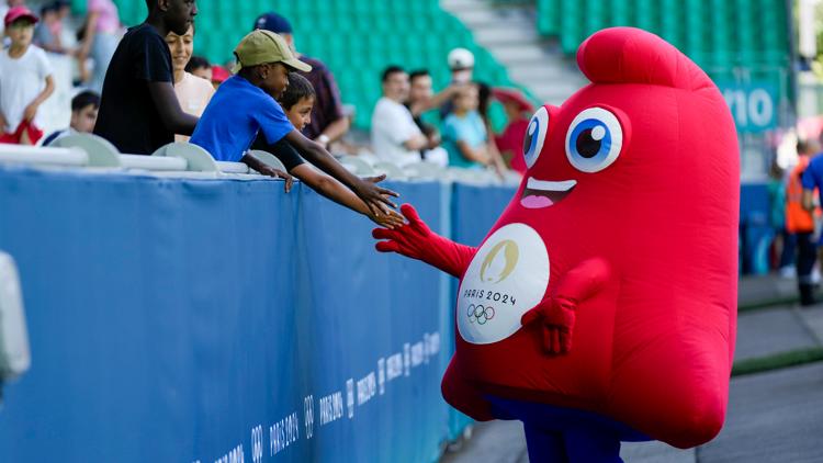 Olympic mascot confuses visitors