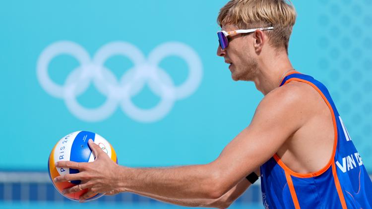 Olympic beach volleyball player convicted of having sex with 12 year old gets booed at 1st match