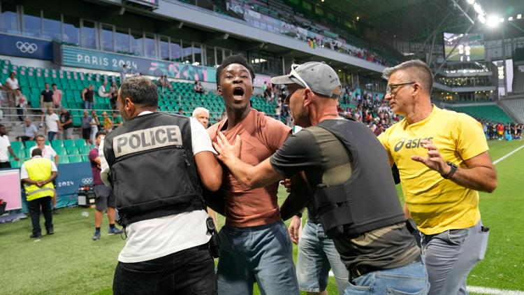 Olympics mens soccer suffers another security incident during US vs Guinea match