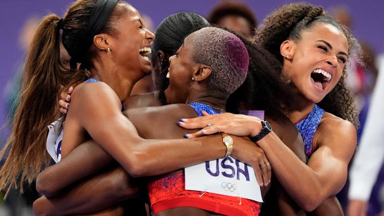 How did Team USA do in the womens 4x400 relay