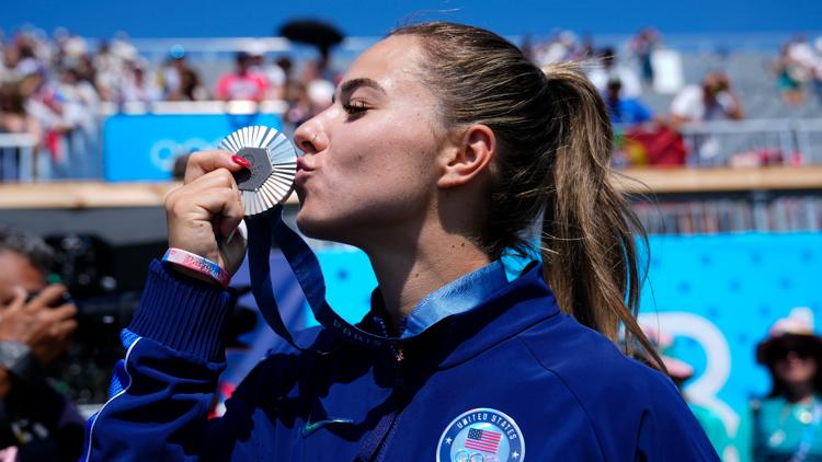 Defending US champ ends Olympic gold canoeing sprint in photo finish