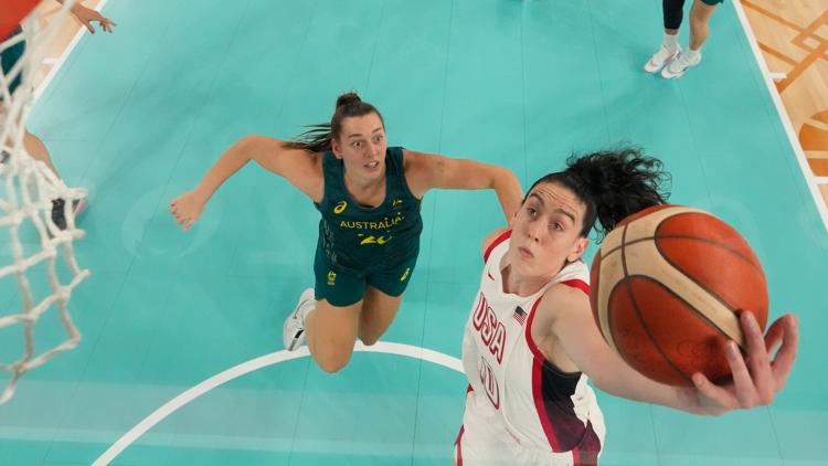 Did the US womens basketball team advance to the gold medal match