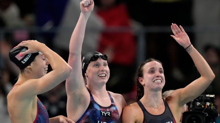 US women break world record in final swimming event of the Paris Olympics