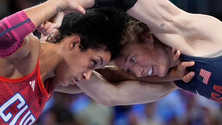 Disqualification shakes up womens 50kg wrestling gold medal round