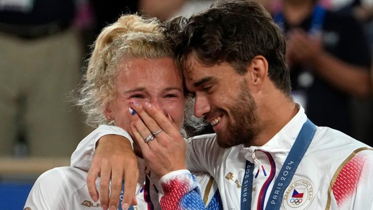 Mixed doubles gold medalists keep relationship top secret amid speculation