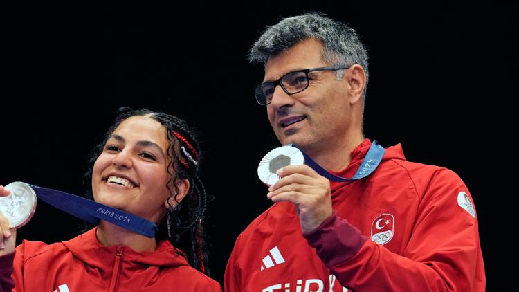 Turkish shooter wows by using no equipment to win silver at 2024 Olympics