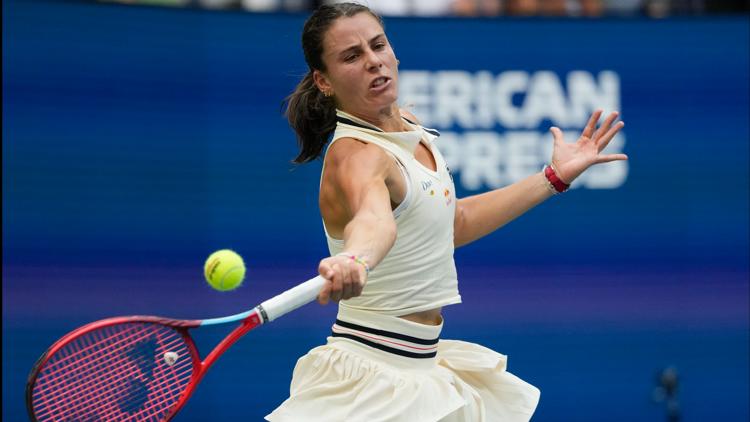 South Carolinas Emma Navarro defeats Coco Gauff in US Open