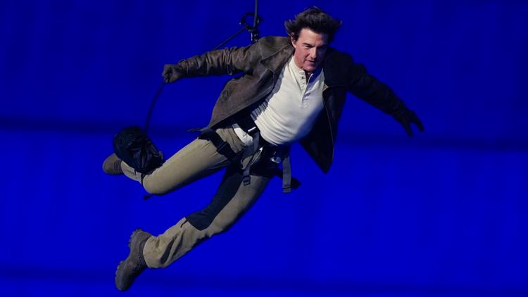 Tom Cruises salary for Olympics Closing Ceremony revealed