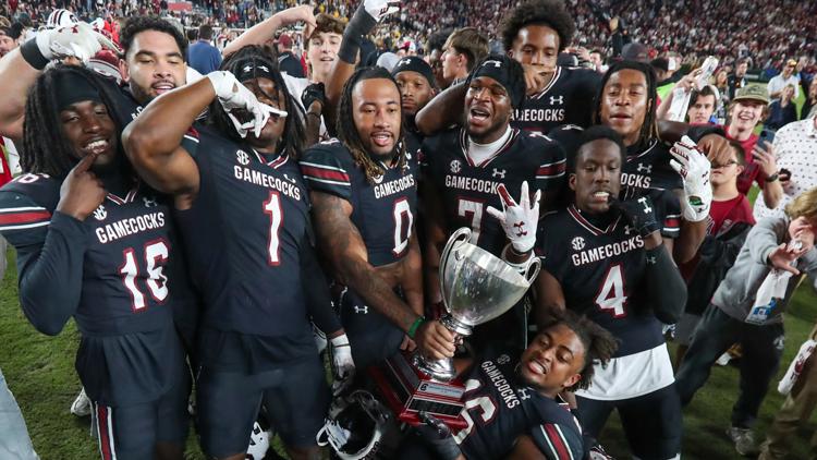 Oregon leads rankings as South Carolina achieves highest spot since 2014