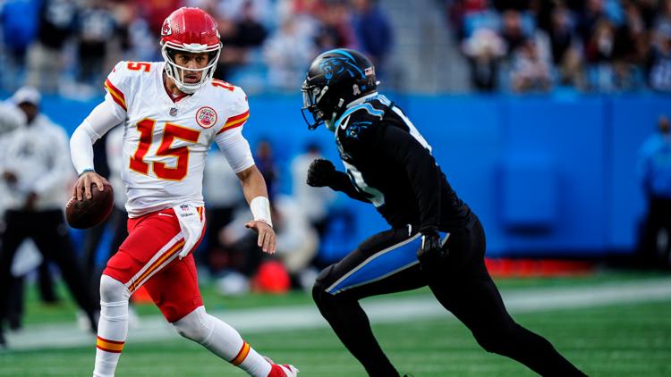 Patrick Mahomes and Chiefs win at the buzzer again, topping Panthers 30-27 on Shrader’s field goal