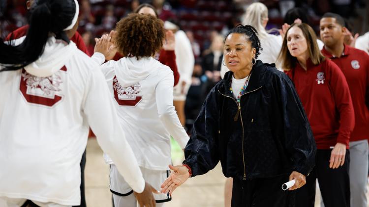 No 1 South Carolina wins 42 straight overwhelms East Carolina 95 44