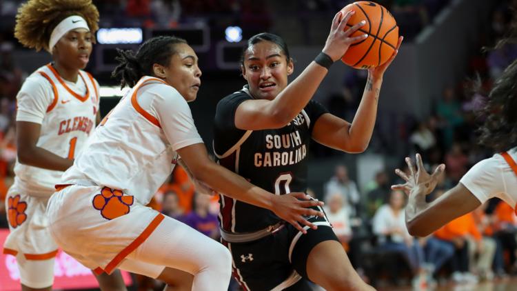 Paopao Watkins lead No 1 South Carolina to record 43rd straight win 77 45 over Clemson