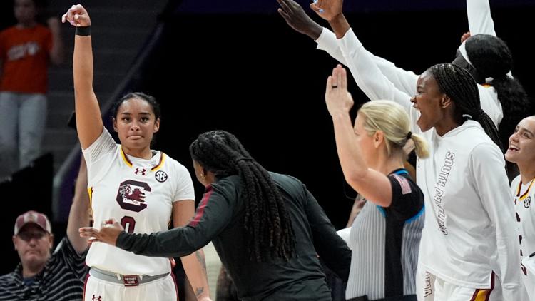 Top ranked South Carolina cruises past No 9 NC State 71 57