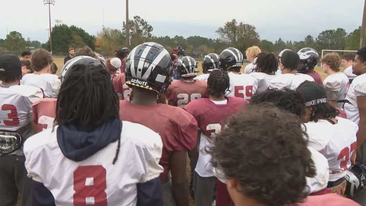 Working on a holiday high school football teams want to be practicing on Thanksgiving