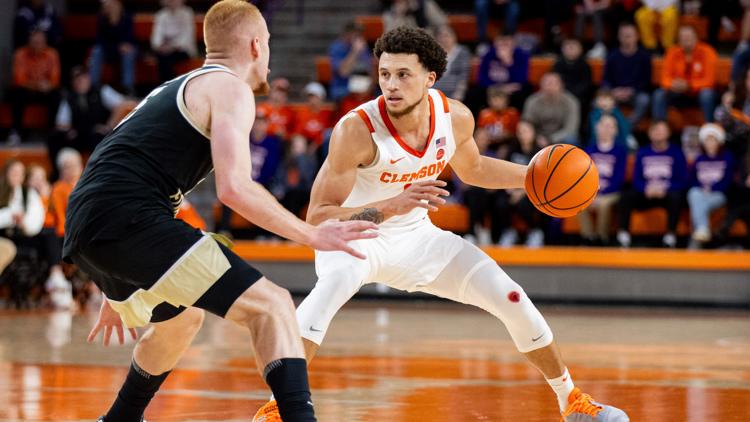 No 25 Clemson opens big early lead to start ACC play 2 0 with a 73 62 victory over Wake Forest