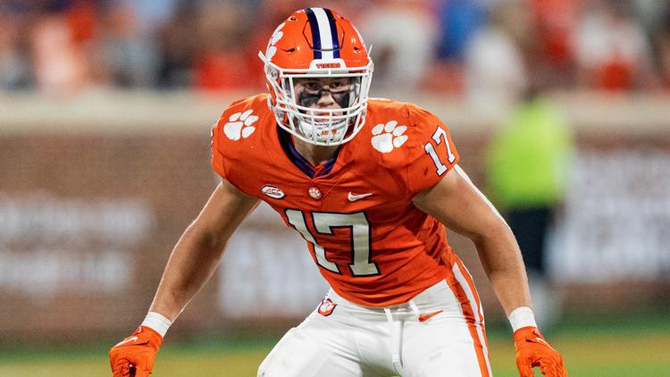 Clemson linebacker says he will return for his senior season