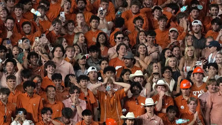 Total number of Texas fans caught and punished for throwing bottles in Georgia game Zero