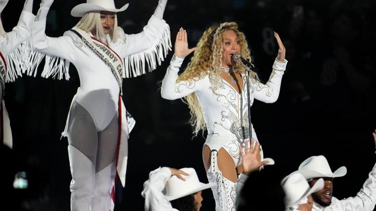 Beyoncé delivers perfect Christmas present with soaring halftime show