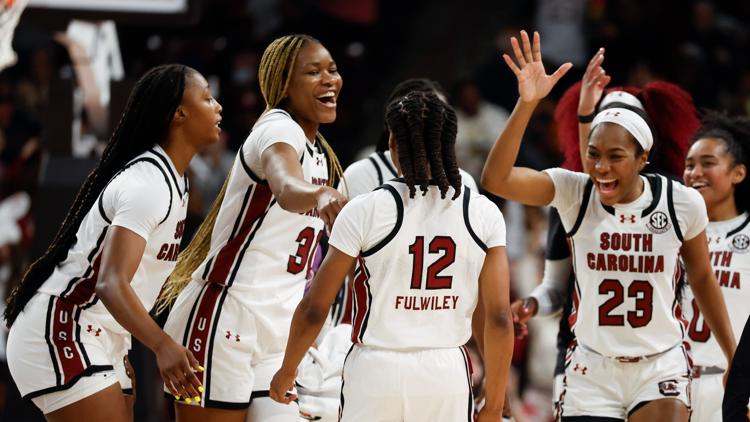 South Carolina gains a first-place vote as UCLA, Gamecocks, Notre Dame top women’s AP Top 25