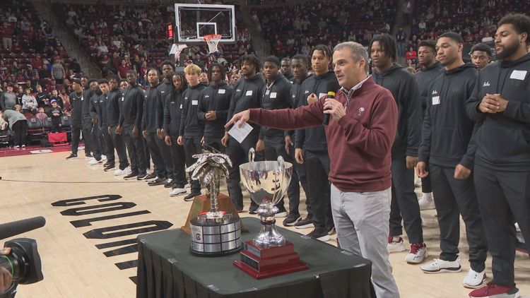 Shane Beamer and the Gamecock football team provide the halftime entertainment at the Colonial Life Arena