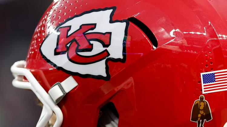 Chiefs finally depart KC for Denver amid ice storm after 4 hours spent waiting on the tarmac