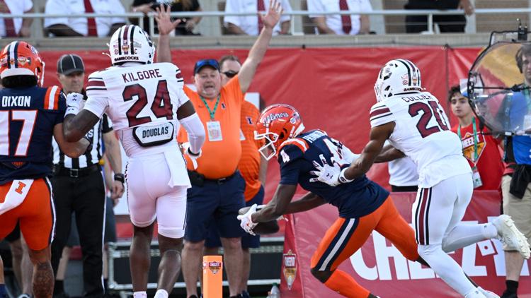 Illinois beats South Carolina 21-17 in the Citrus Bowl for its 10th win of the season