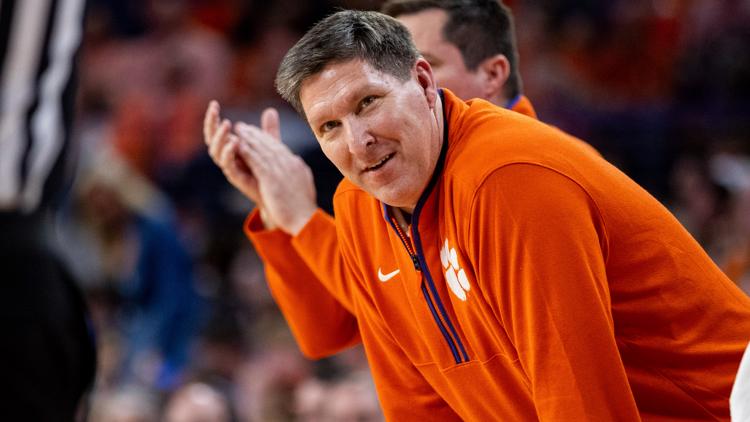 Clemson is finalizing a contract extension for Brad Brownell