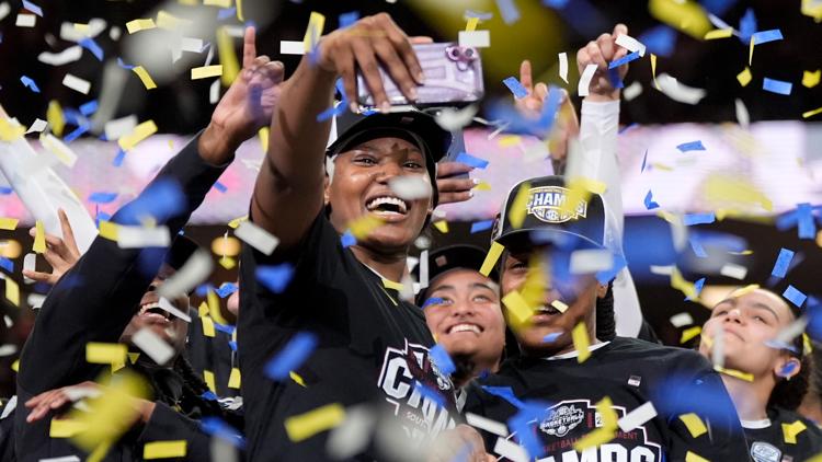 UCLA reclaims No. 1 in AP poll with Big Ten title victory; South Carolina jumps to No. 2