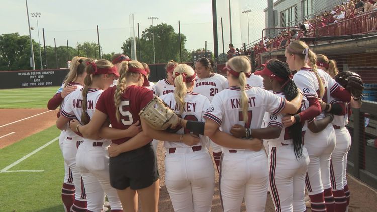 South Carolina opens NCAA Regional play with a 5 2 win over Elon