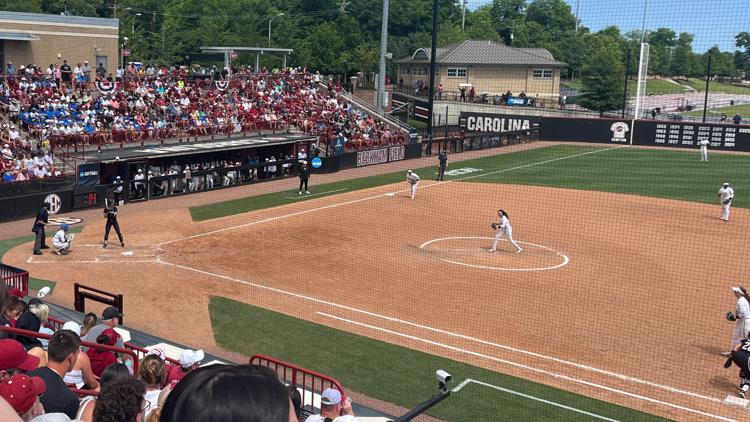 Woolery hits 2-run home in 4-run 7th, UCLA shocks South Carolina 5-4 in super regional