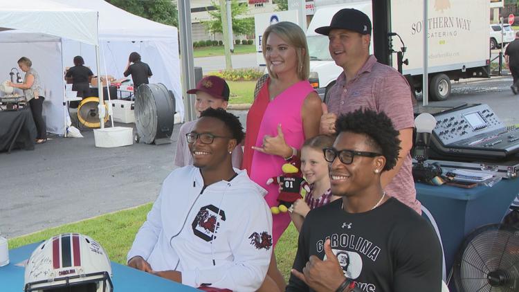 USC’s Sellers and Kilgore spend time with  fans as football season draws closer