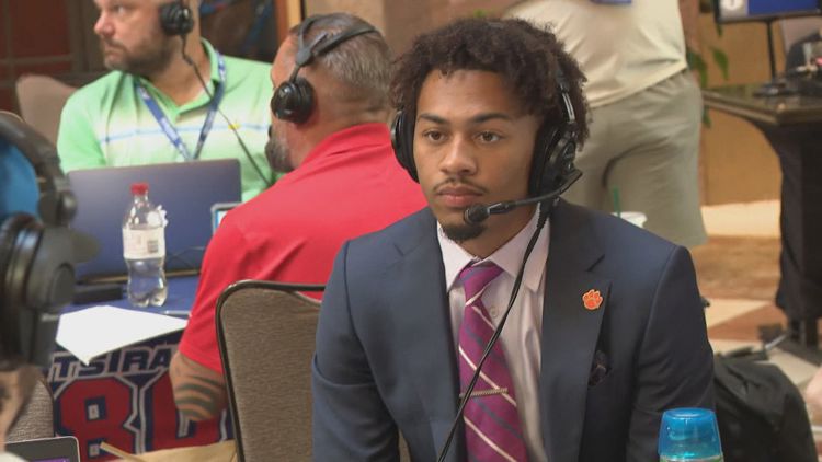 Clemson wide receiver Antonio Williams eyes the next level