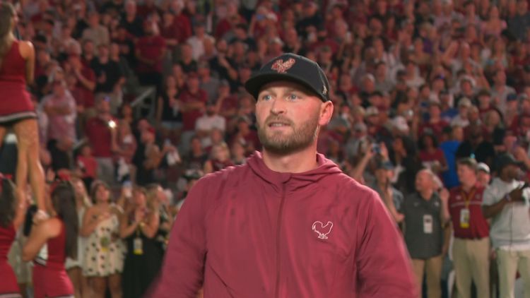 Connor Shaw makes a surprise appearance as the celebrity starter for the Kentucky game