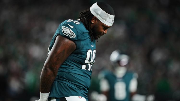 Eagles Jalen Carter apologizes following ejection for spitting on Cowboys Dak Prescott