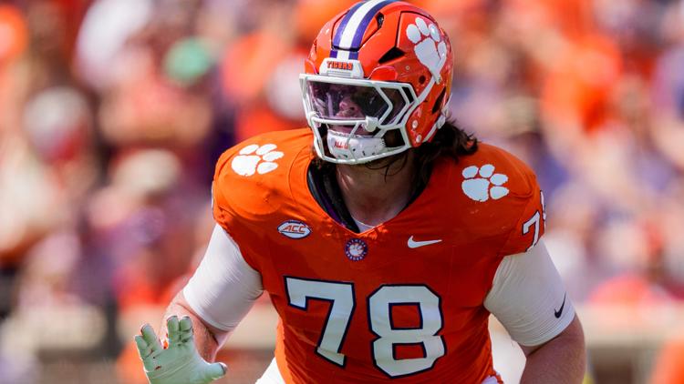 Clemson offensive tackle is on the verge of history