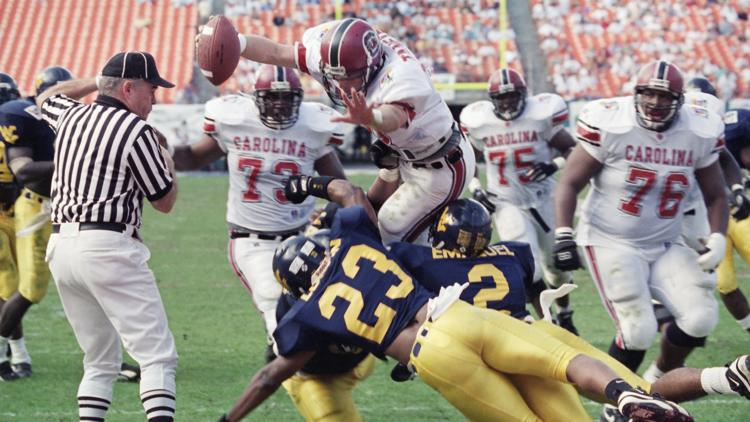 Legendary USC quarterback Steve Taneyhill dies