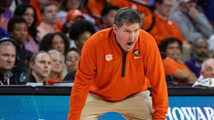 Carter Welling scores 18 as No 22 Clemson wins its ninth straight with a 69 59 victory over Miami